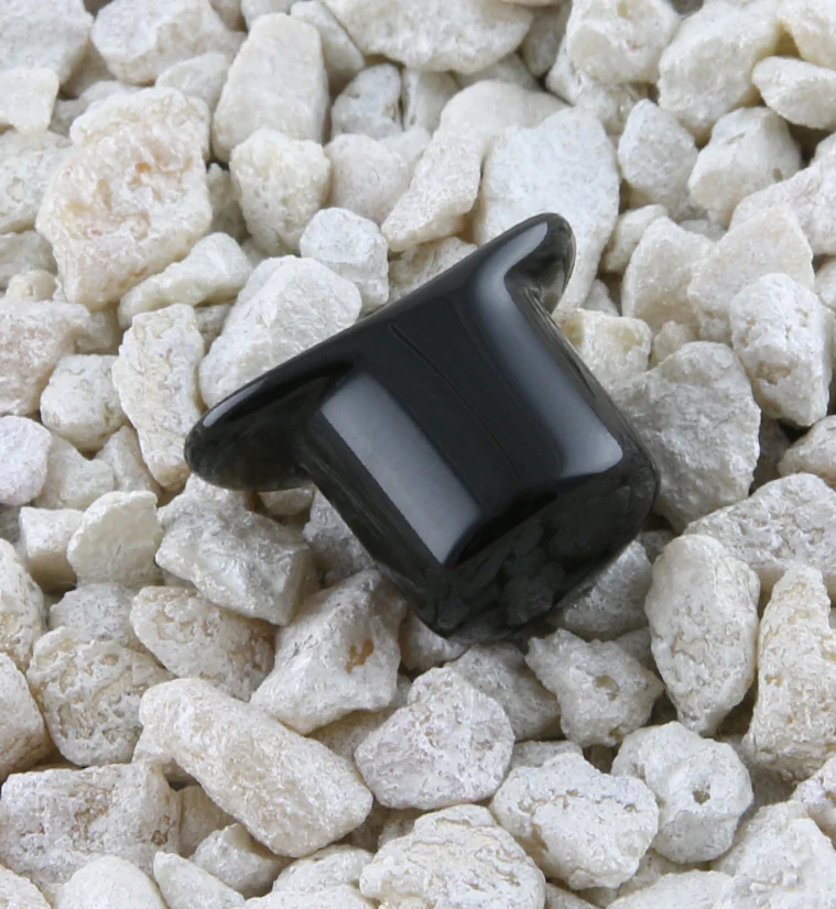 Obsidian Labret Plug