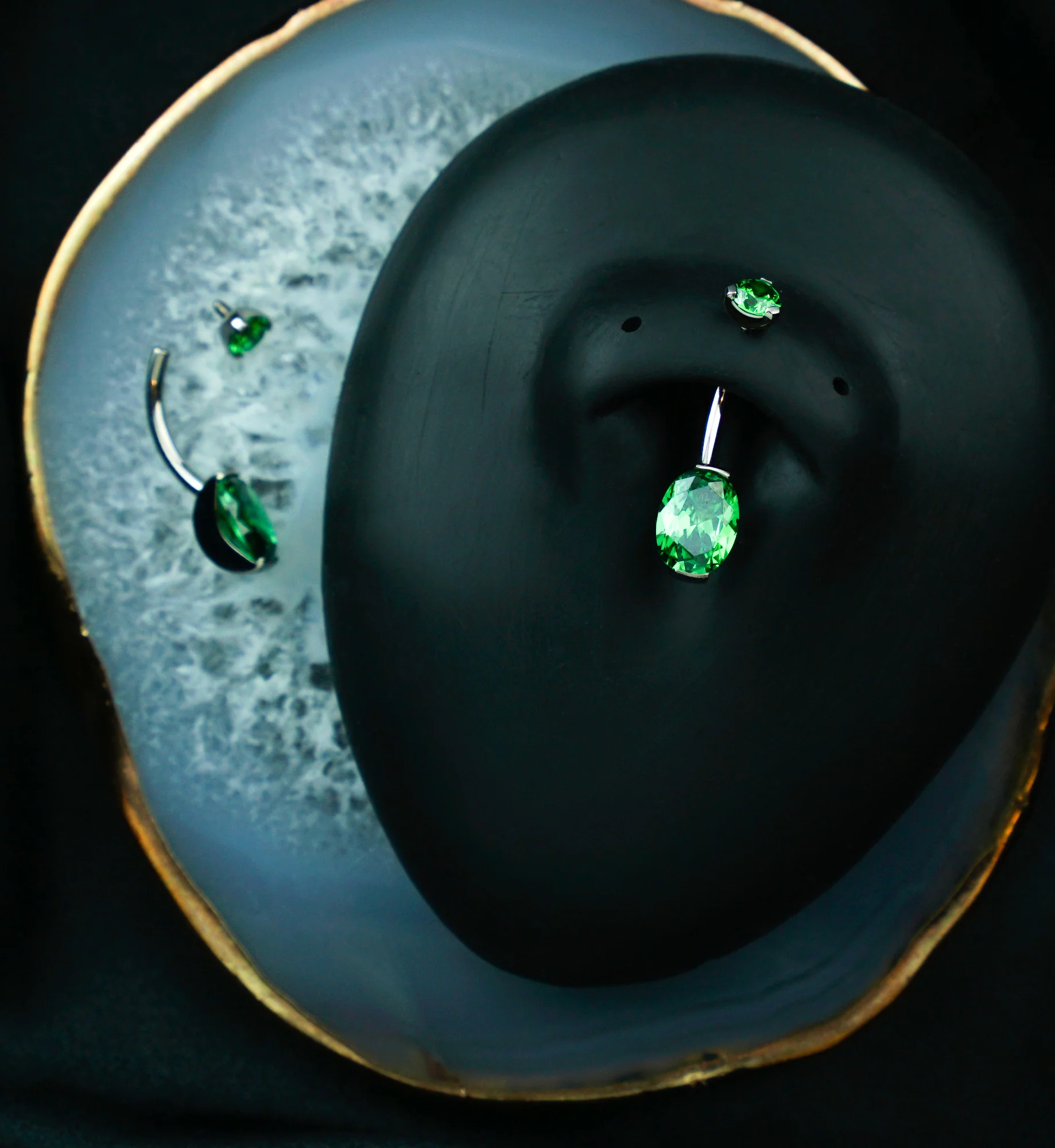 Oval Emerald CZ Titanium Belly Button Ring - Image 2