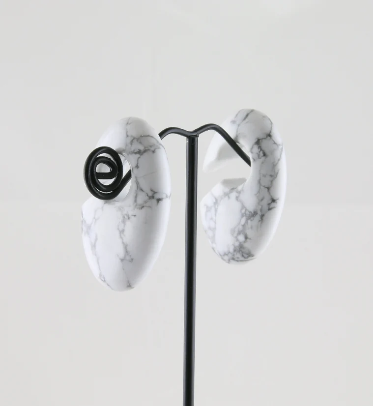 Ovaloid White Howlite Stone Ear Weights - Image 2