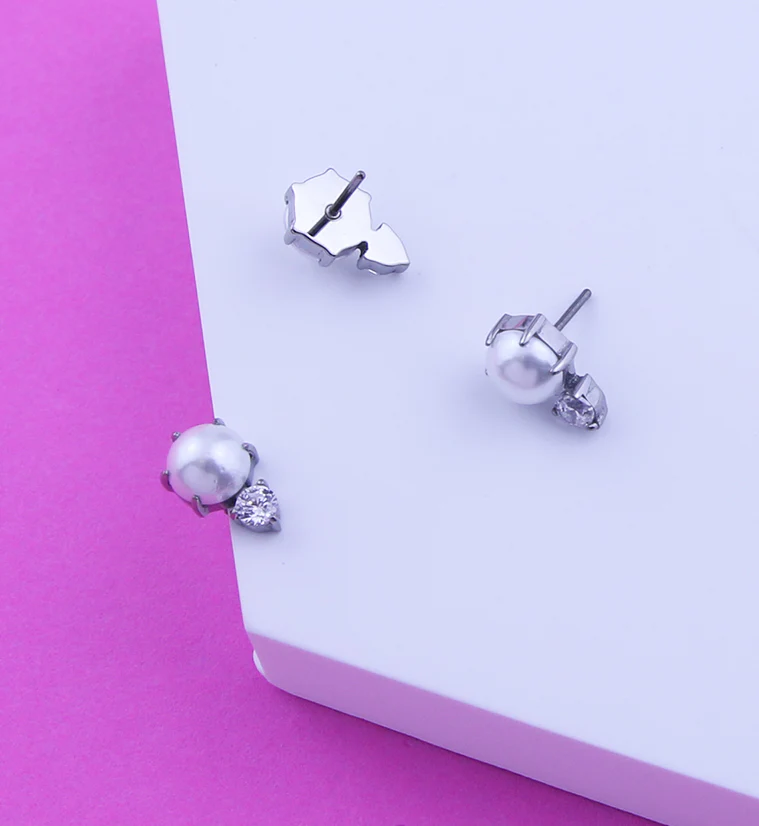 Pearl Drop Clear CZ Titanium Threadless Top - Image 2