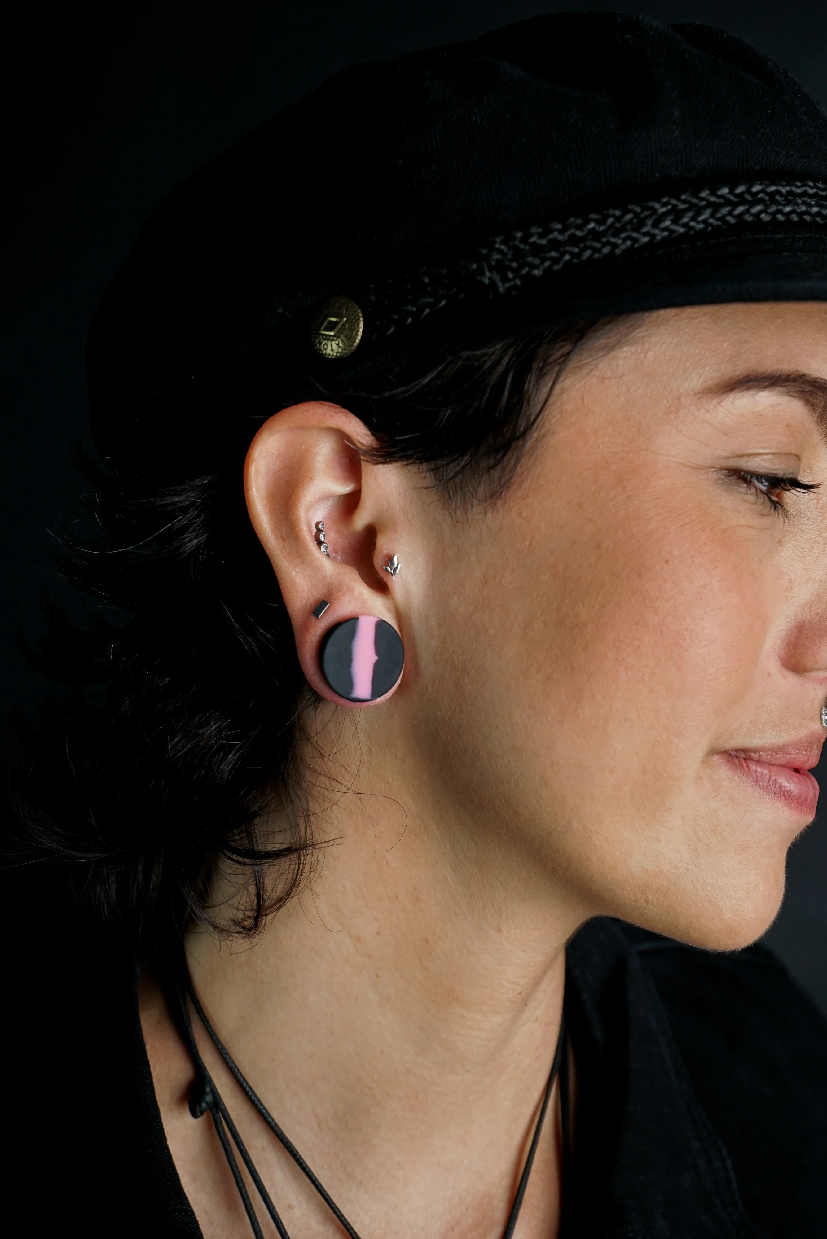 Pink And Black Double Flare Silicone Plugs - Image 7