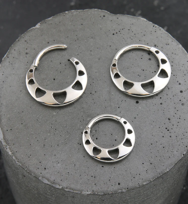 Planar Triangle Cut Out Titanium Hinged Segment Ring - Image 2