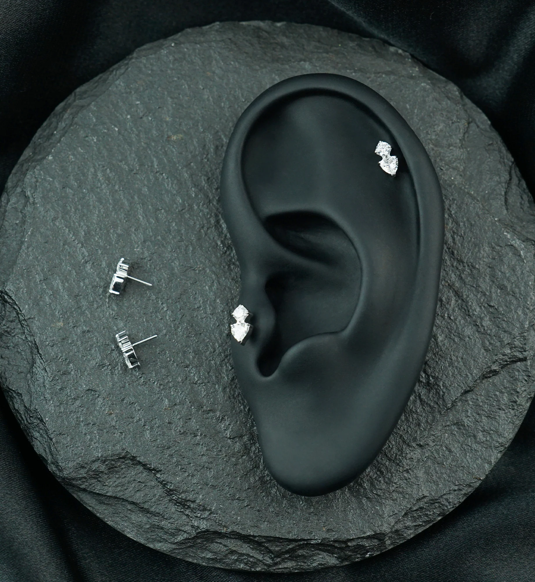 Platinum PVD Round and Heart Clear CZ Titanium Threadless Top - Image 4
