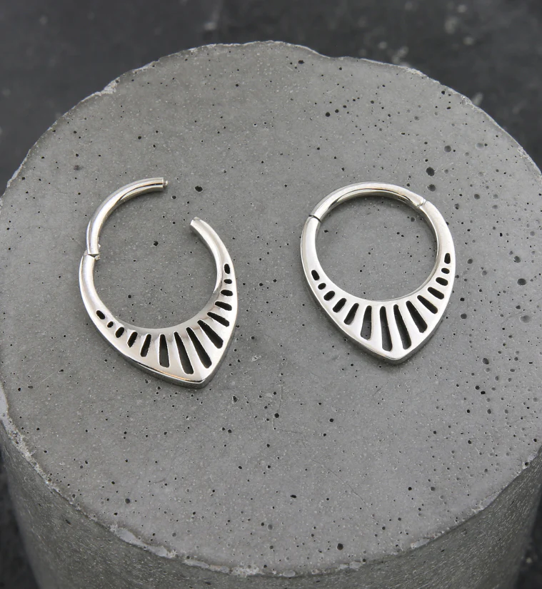 Point Cut Out Titanium Hinged Segment Ring - Image 2