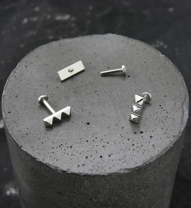 Polyhedra Row Stainless Steel Internally Threaded Labret - Image 2