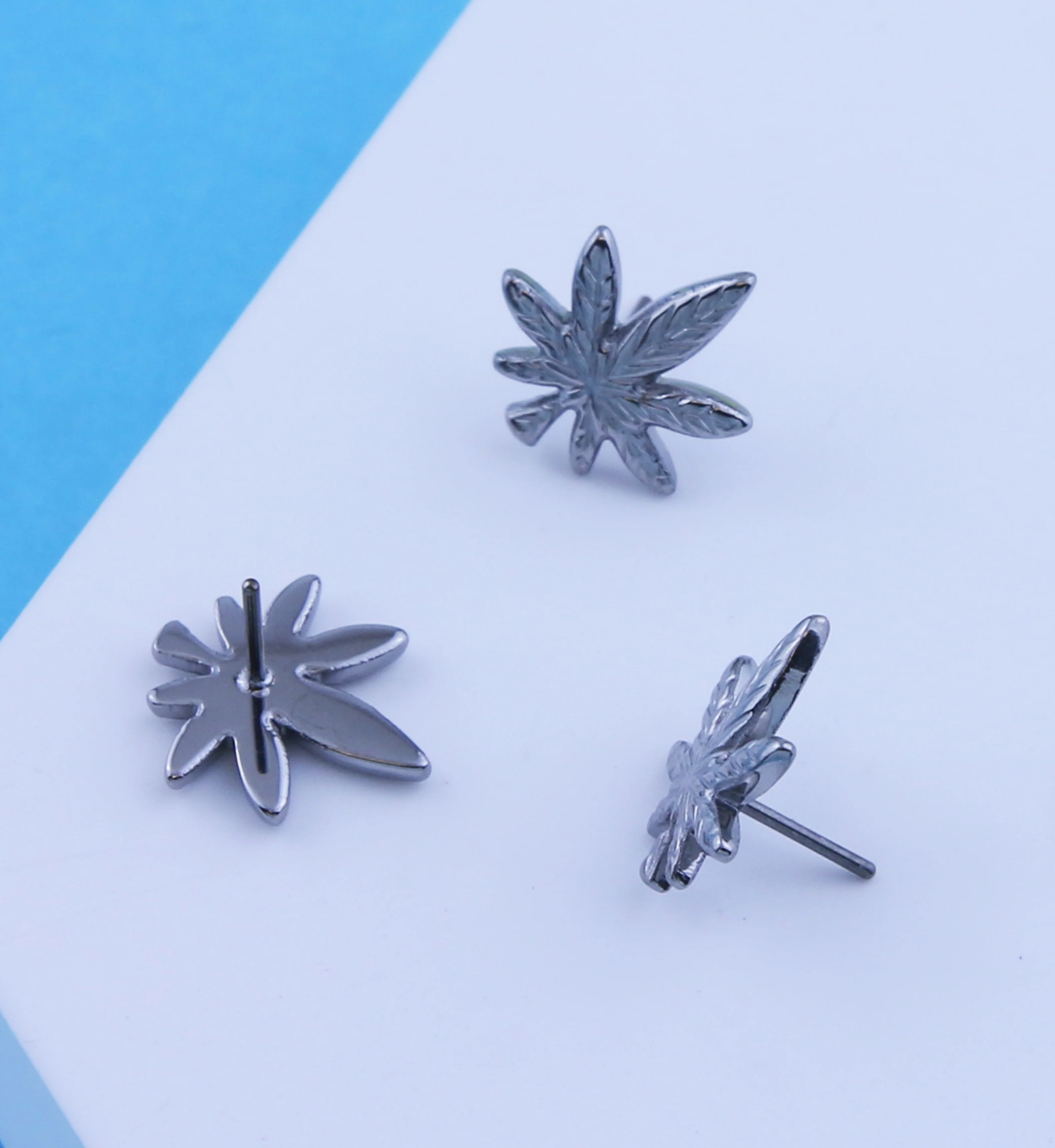 Pot Leaf Titanium Threadless Top - Image 2