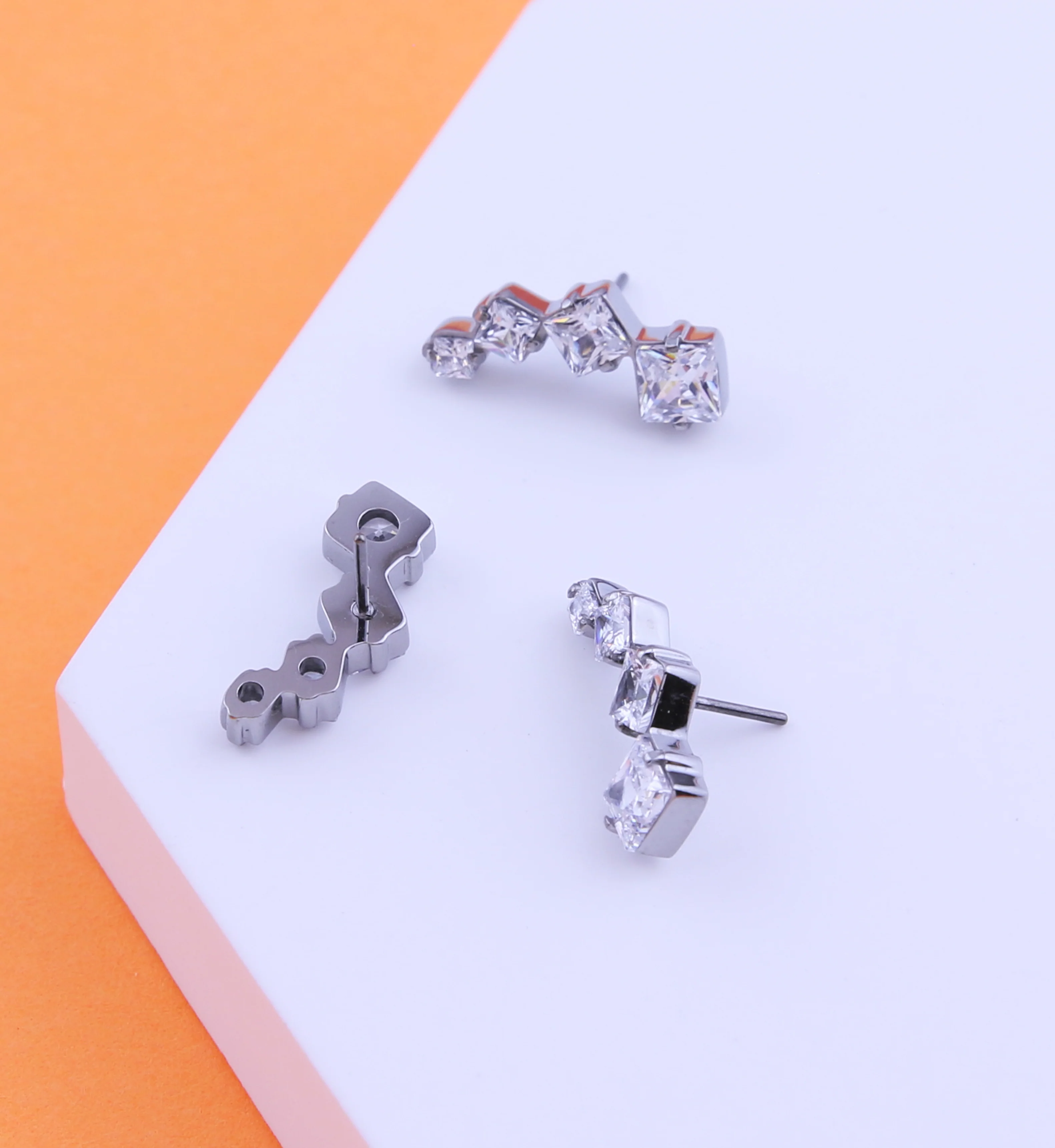 Princess Arch Clear CZ Titanium Threadless Top - Image 2