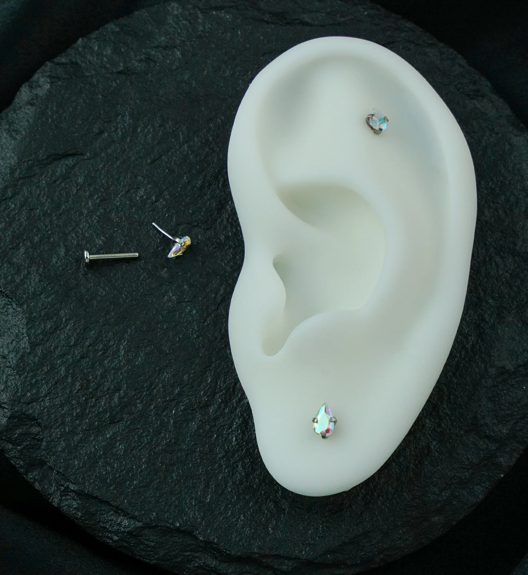 Prong Teardrop Rainbow Aurora CZ Threadless Titanium Flat Disk Labret - Image 2