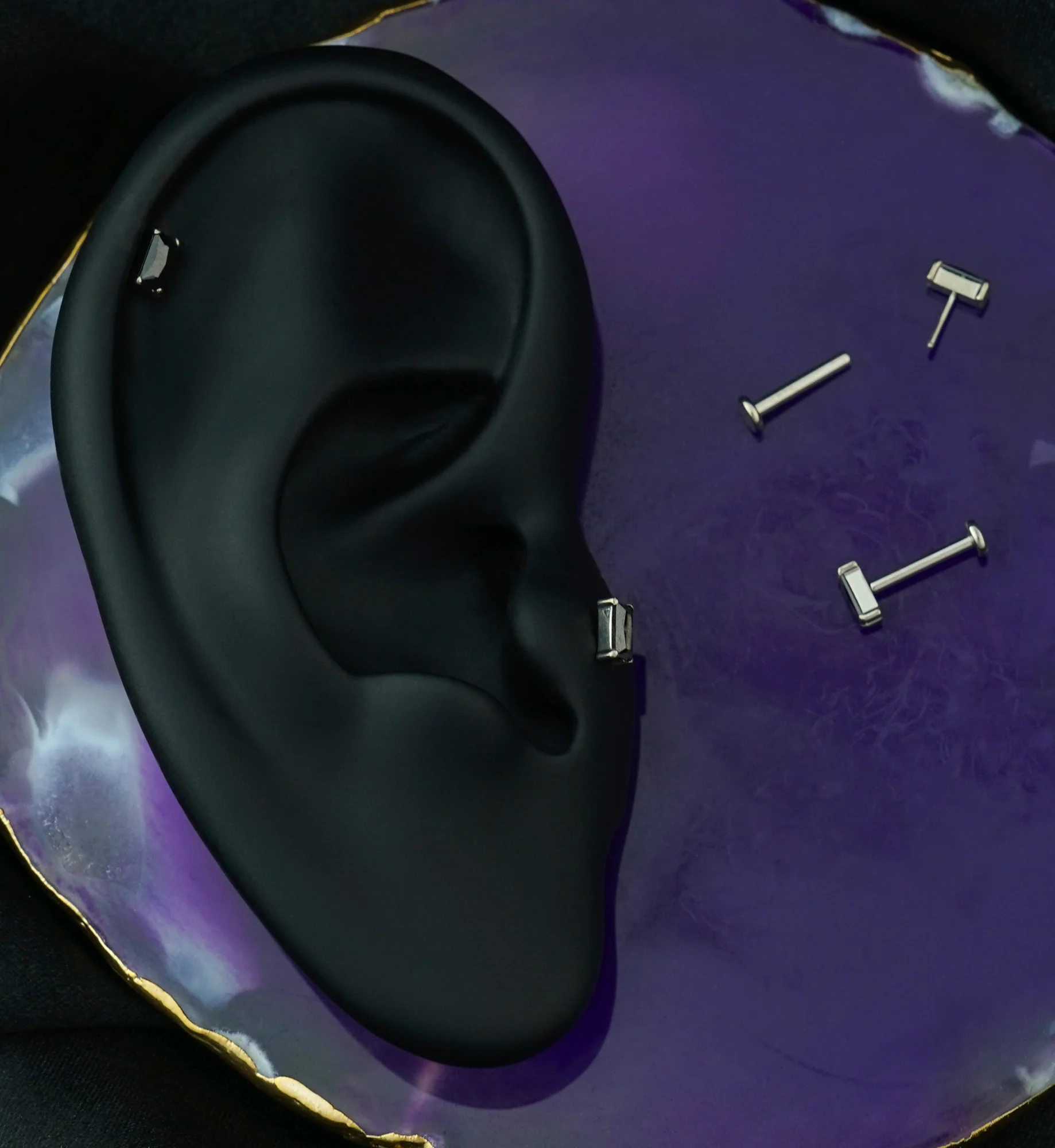 Rectangle Black CZ Threadless Titanium Labret - Image 2