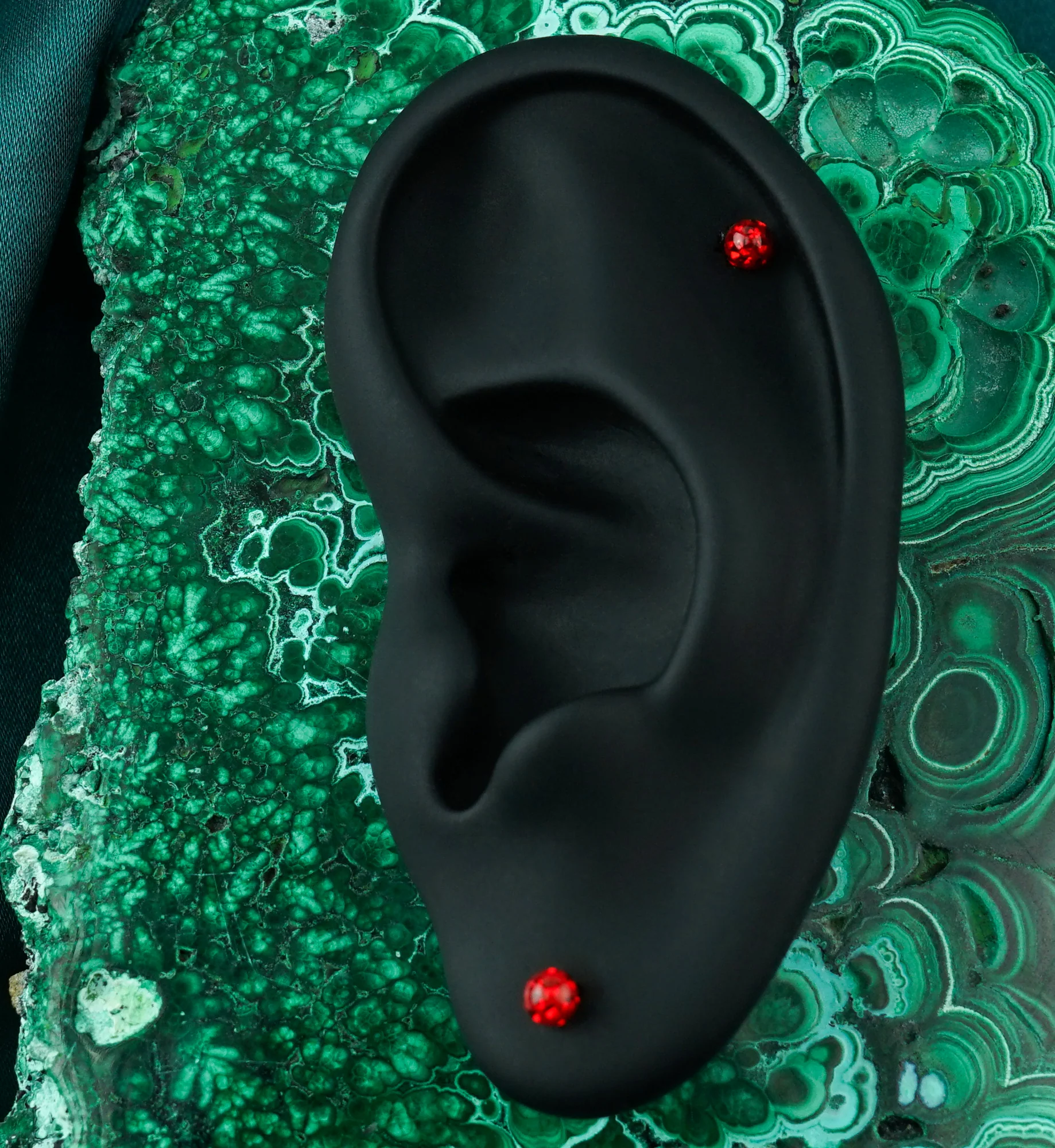 Red Glitterball Stainless Steel Labret - Image 2