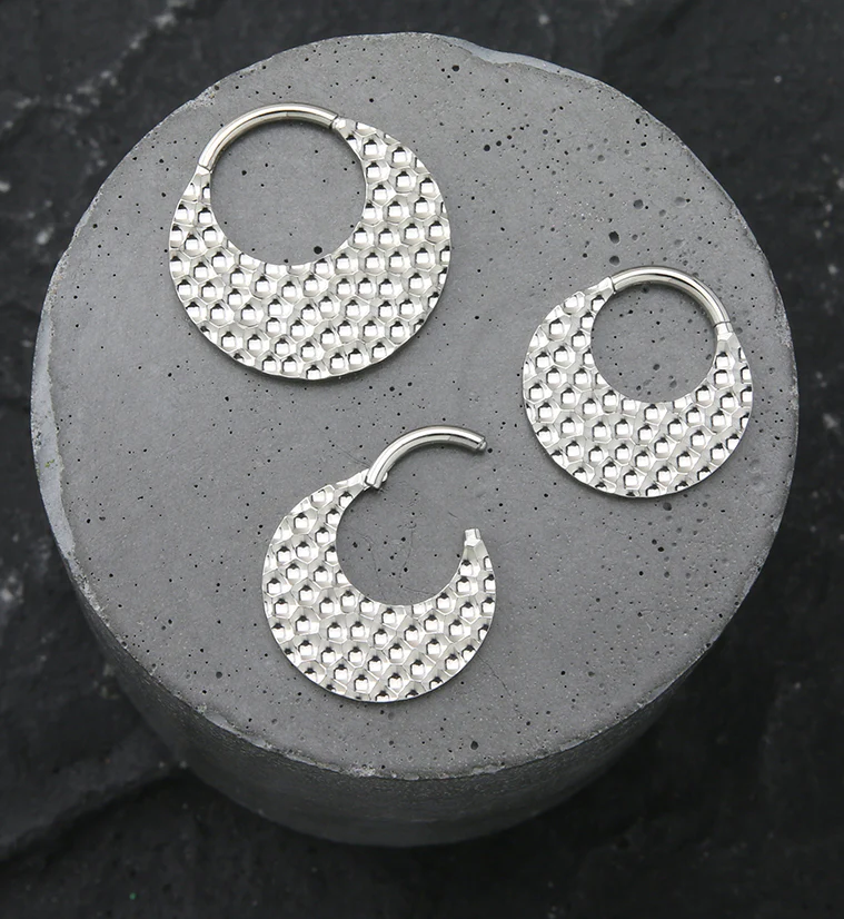 Retro Hammered Hoop Titanium Hinged Segment Ring - Image 2
