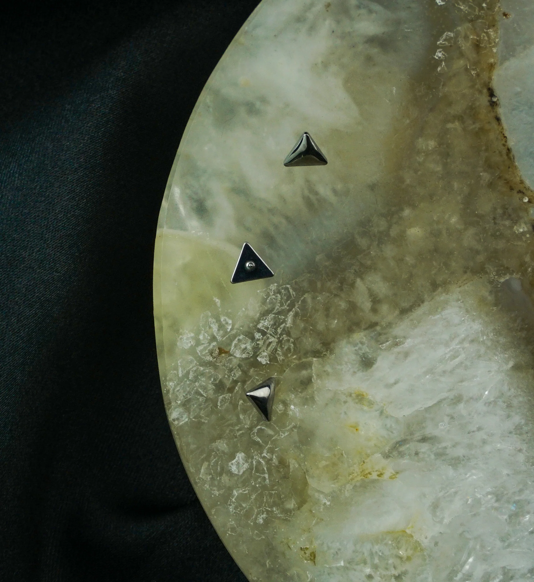 Triangle Titanium Internally Threaded Top - Image 2