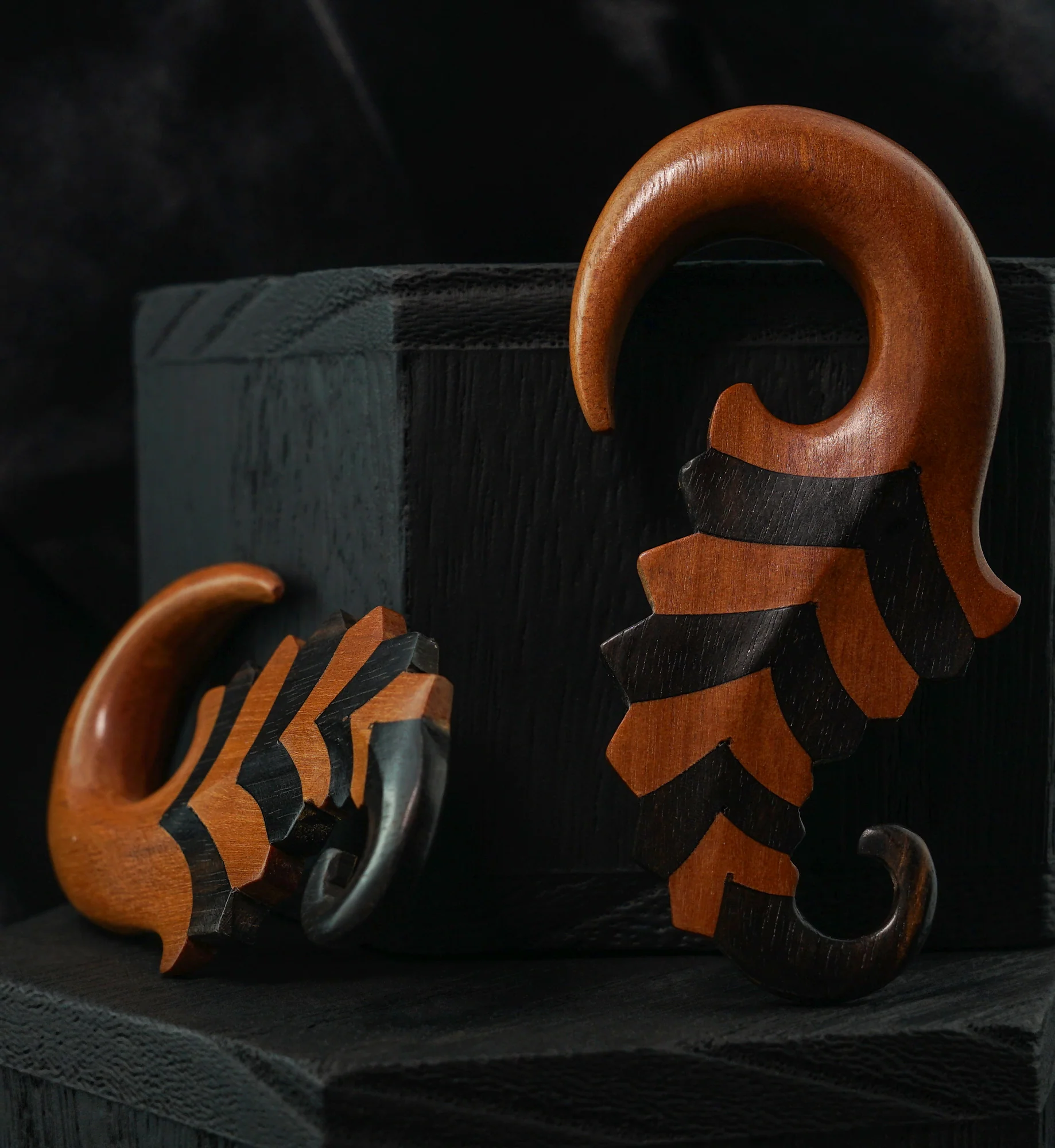 Saba Sea Spiral Double Wood Hangers - Image 2