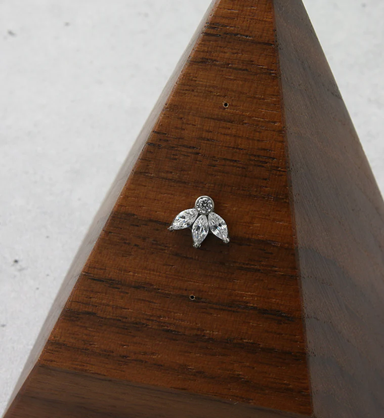 Sepal CZ Threadless Titanium Top - Image 2