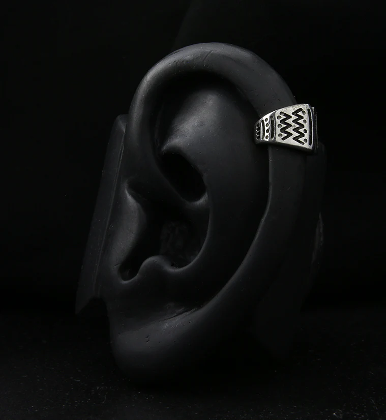 Sketch White Brass Ear Cuff