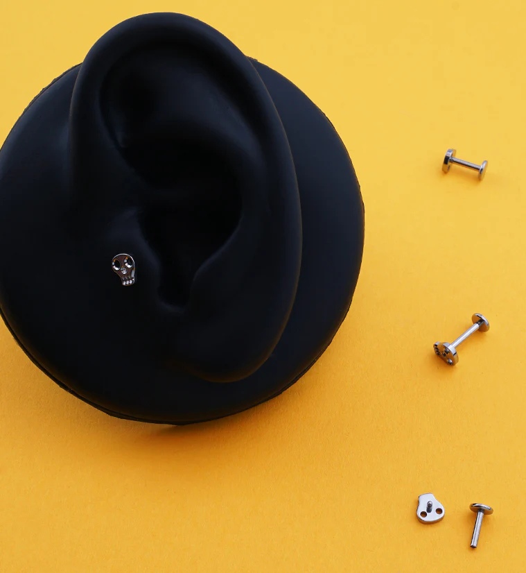 Skull Face Internally Threaded Titanium Labret - Image 2