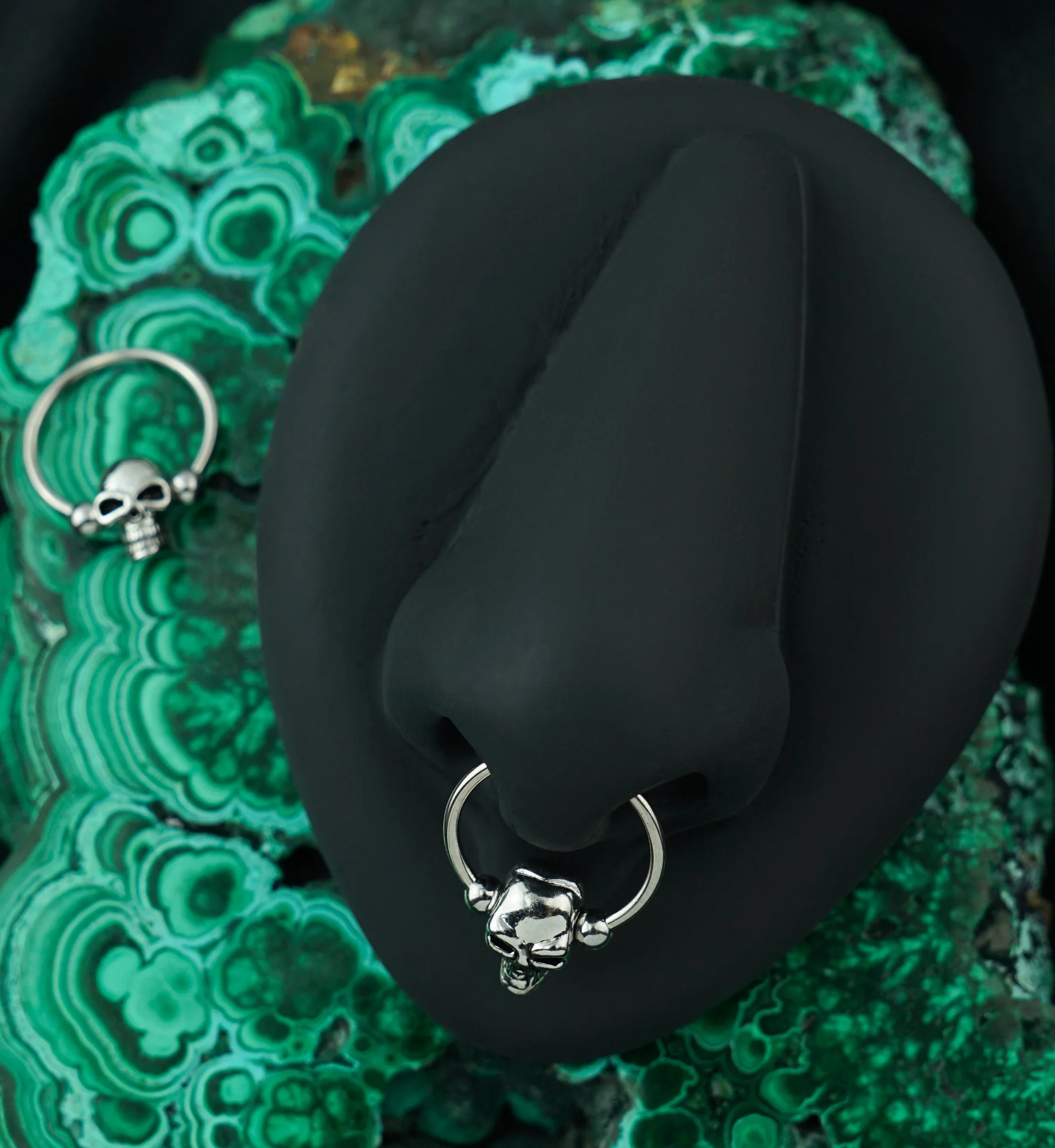 Skull Stainless Steel Captive Circular Barbell Ring - Image 2