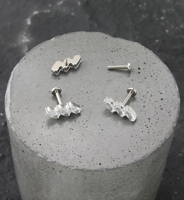 18G Slant Clear CZ Titanium Internally Threaded Labret - Image 2