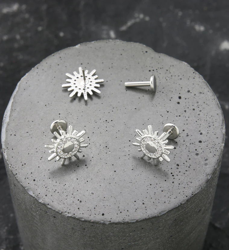 Solar Burst CZ Stainless Steel Threadless Labret - Image 2