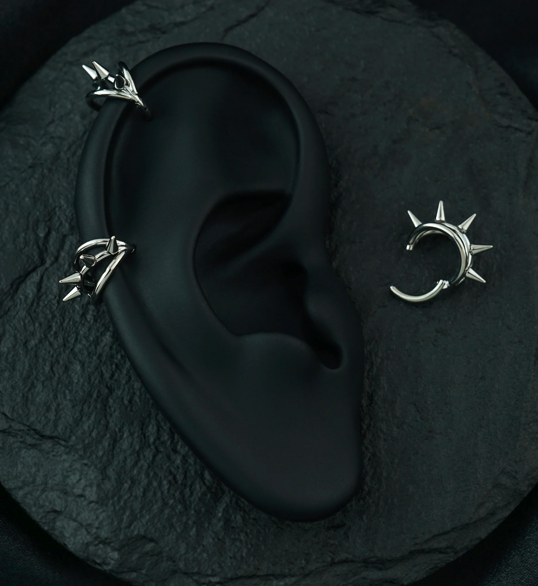 Spiked Trap Titanium Hinged Segment Ring - Image 3