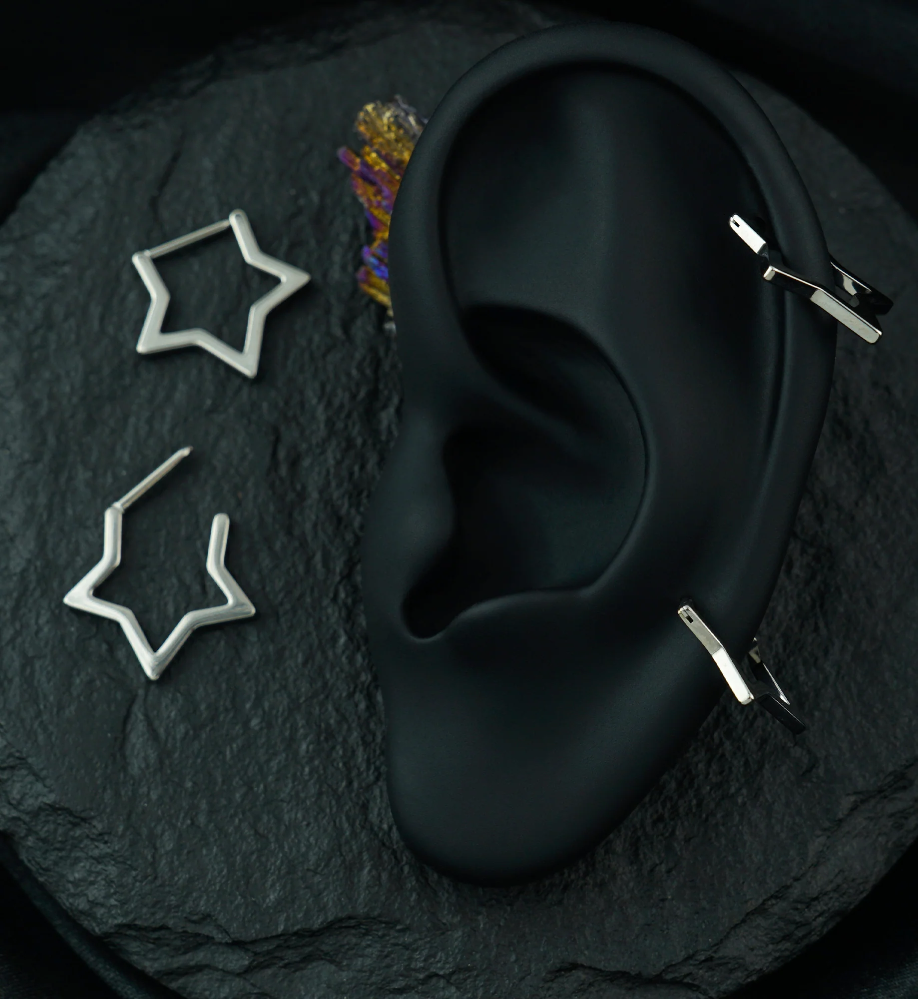 Star Outline Straight Bar Titanium Hinged Segment Ring - Image 3