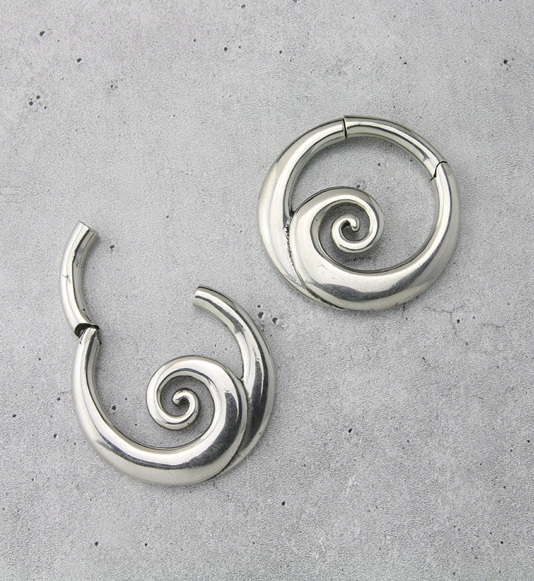 Swirl White Brass Hinged Ear Weights - Image 2