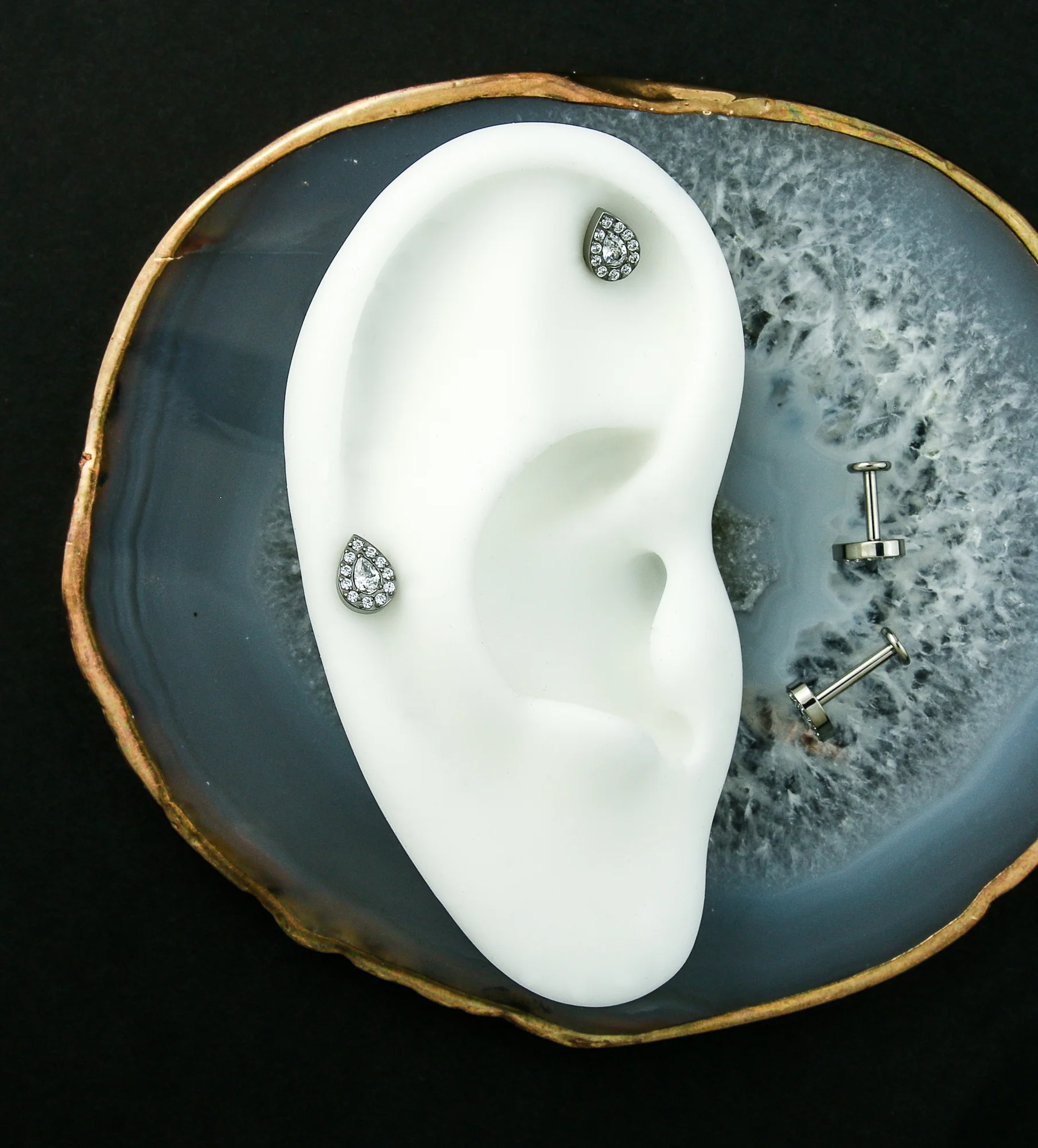 Teardrop Clear CZ Internally Threaded Titanium Labret - Image 2