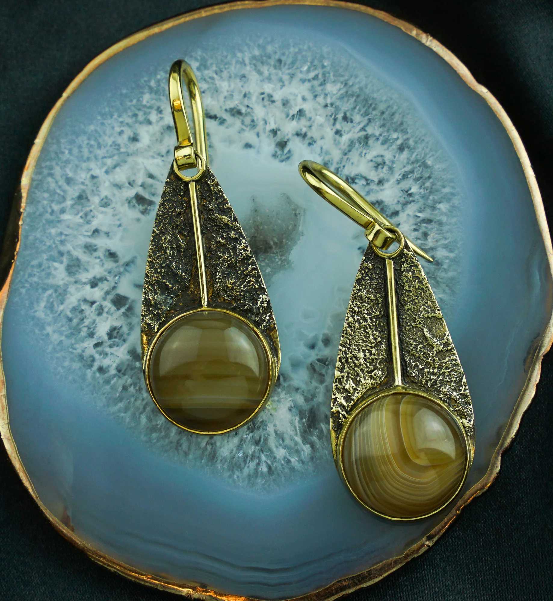 Textured Teardrop Dangle Montana Agate Stone Inlay Brass Earrings - Image 2