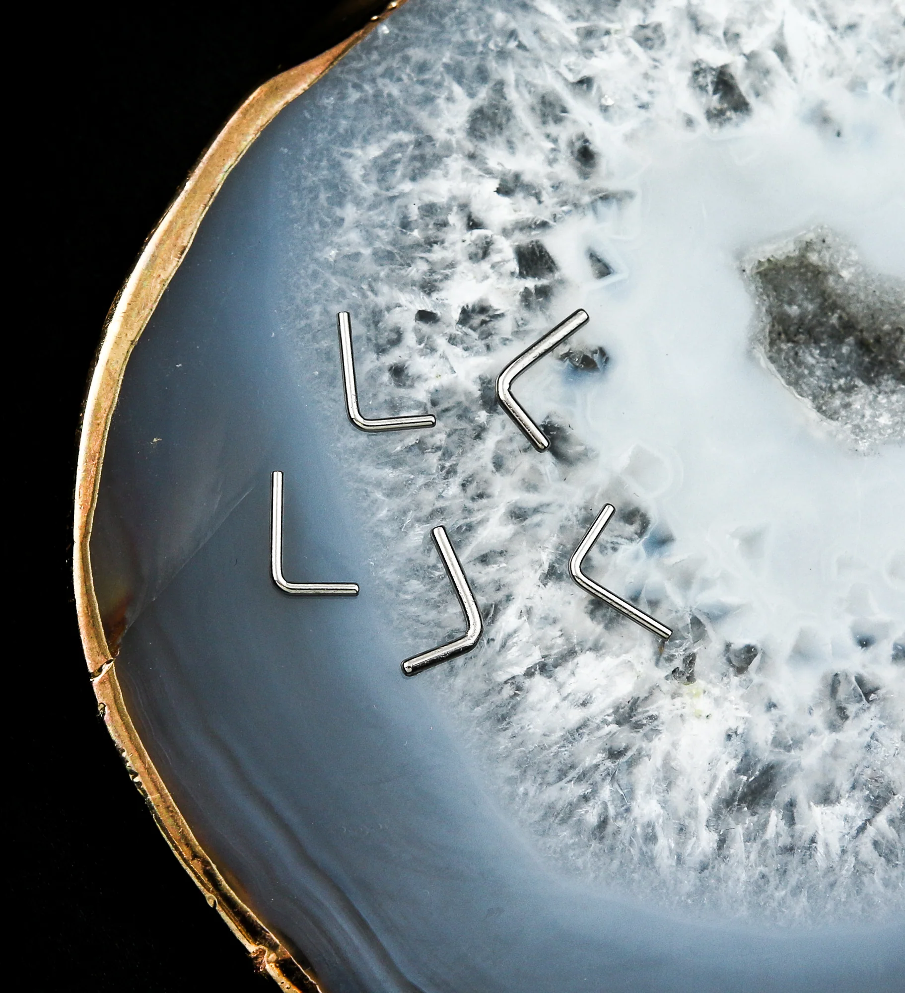 Threadless Titanium L-Bend Nose Ring - Image 2