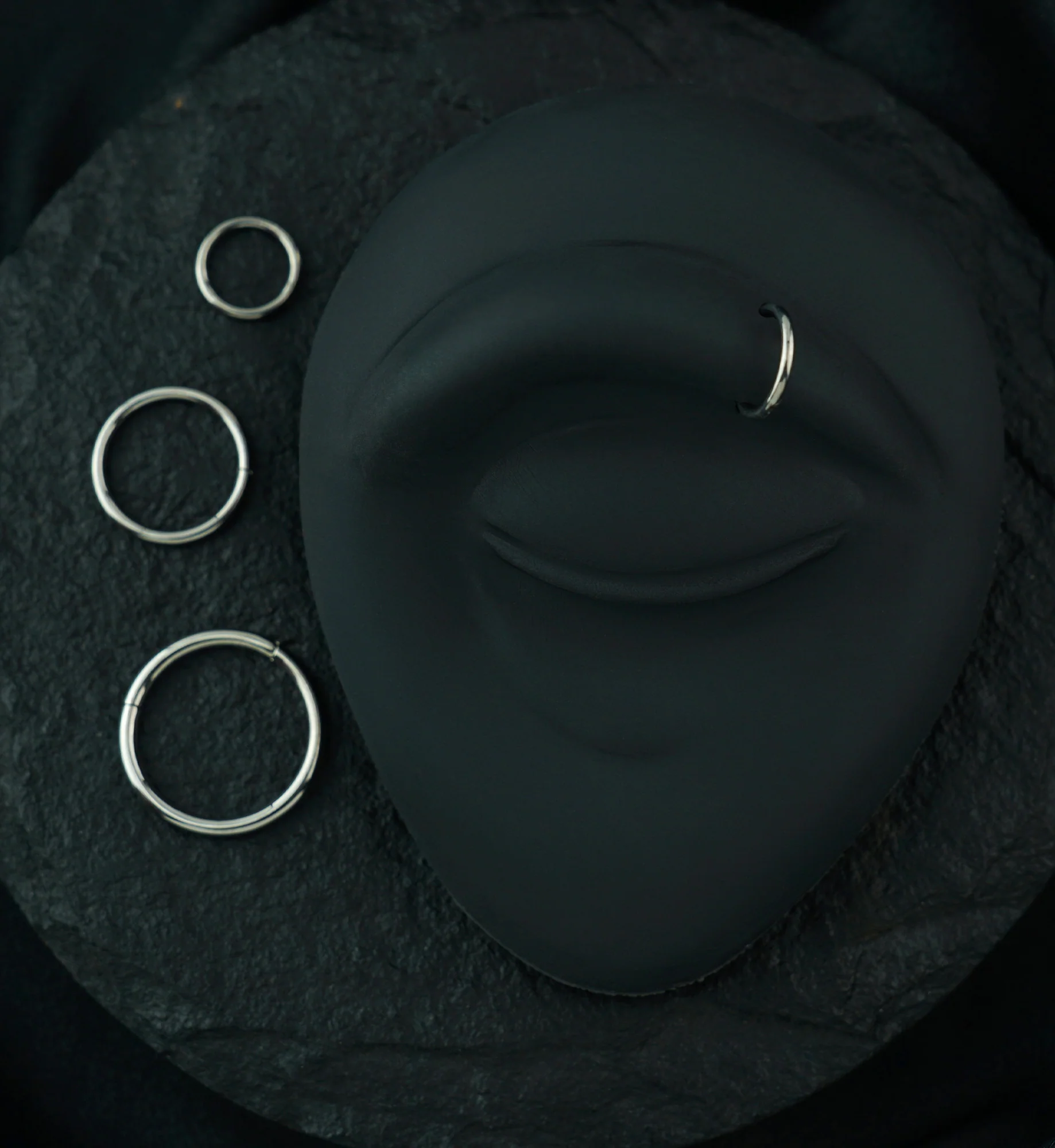 Titanium Hinged Segment Hoop Ring - Image 4