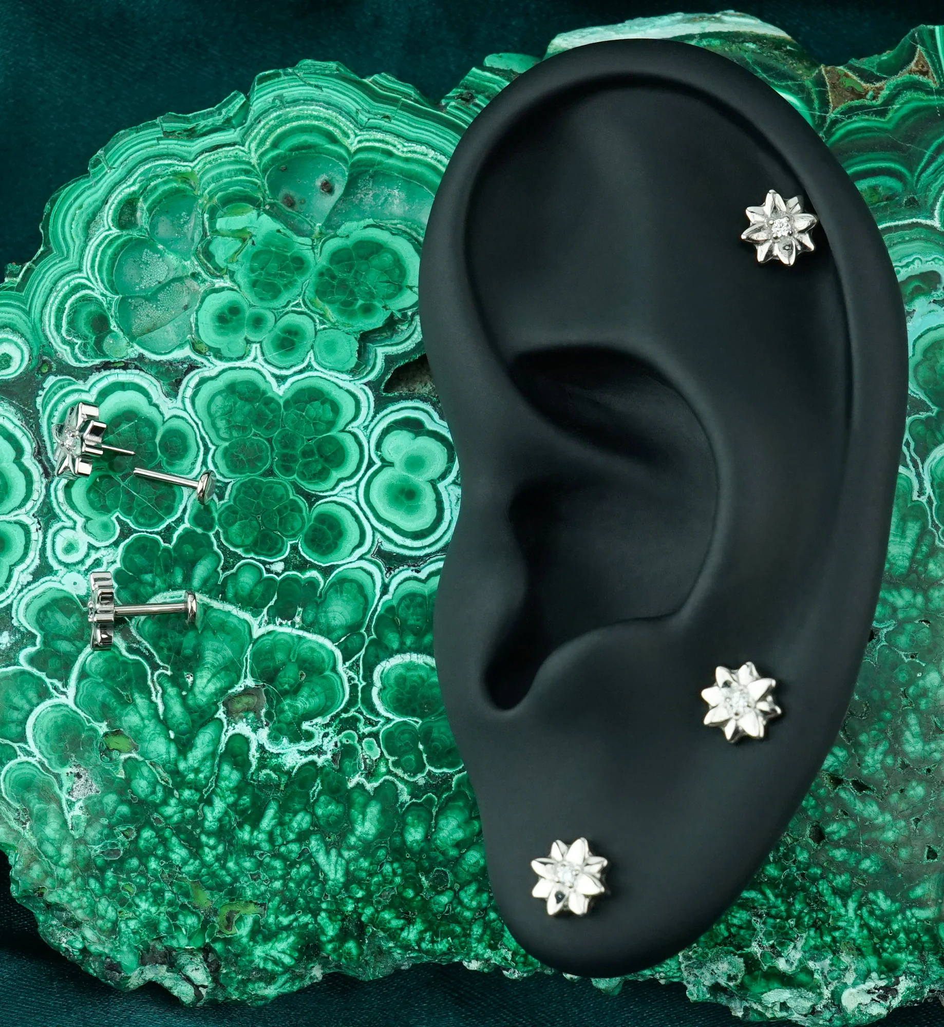 Tithonia Clear CZ Titanium Threadless Labret - Image 2