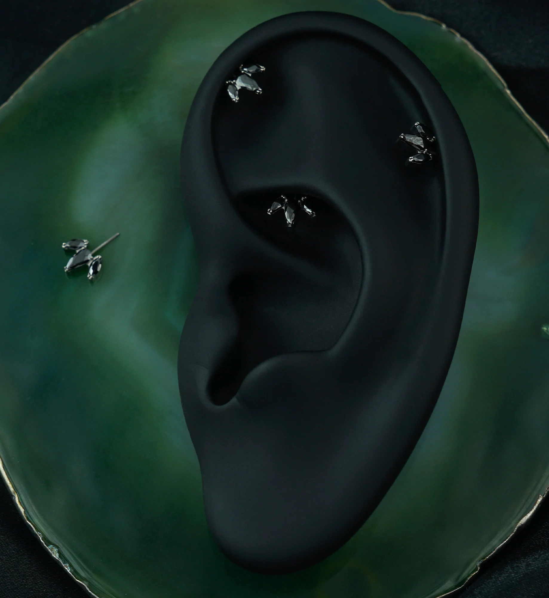 Tri-Sepal Black CZ Vertical Titanium Threadless Top - Image 2
