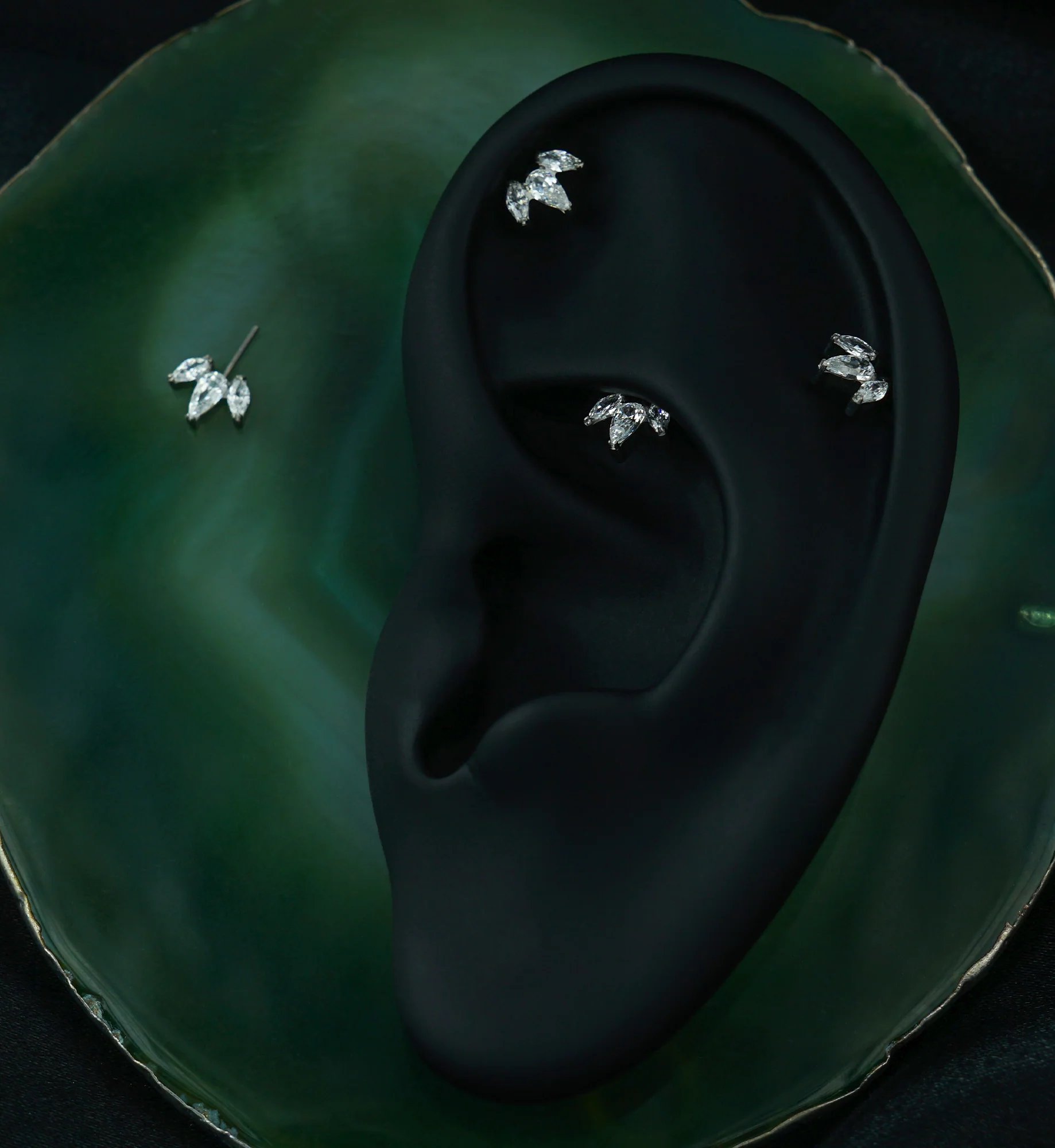 Tri-Sepal Clear CZ Vertical Titanium Threadless Top - Image 2