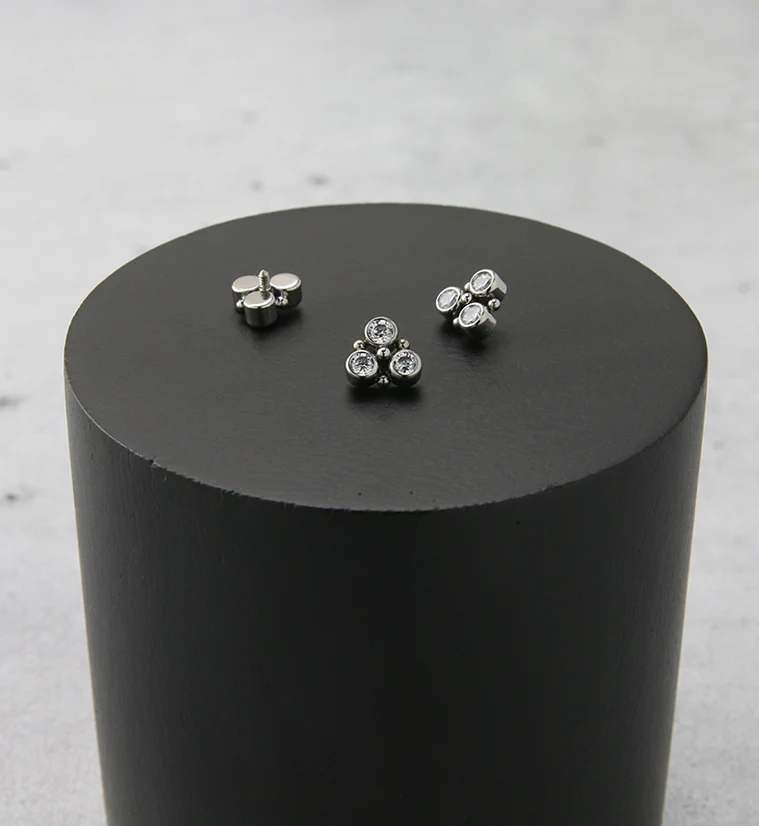 Trinity Beaded CZ Internally Threaded Titanium Top - Image 2