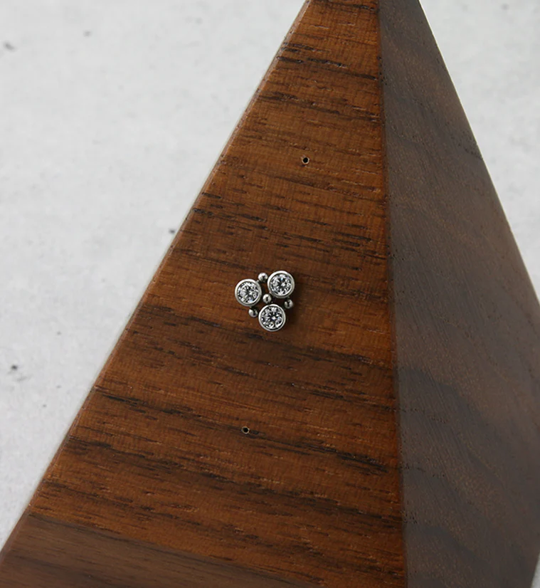 Trinity Beaded CZ Threadless Titanium Top - Image 2