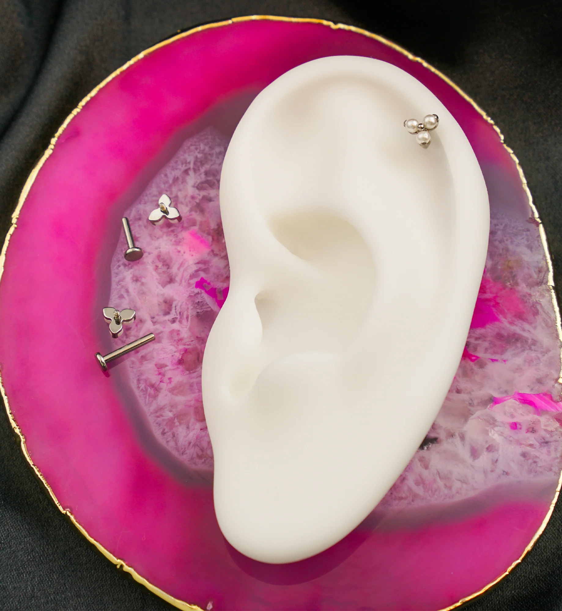 Trinity Pearl Internally Threaded Titanium Labret - Image 2