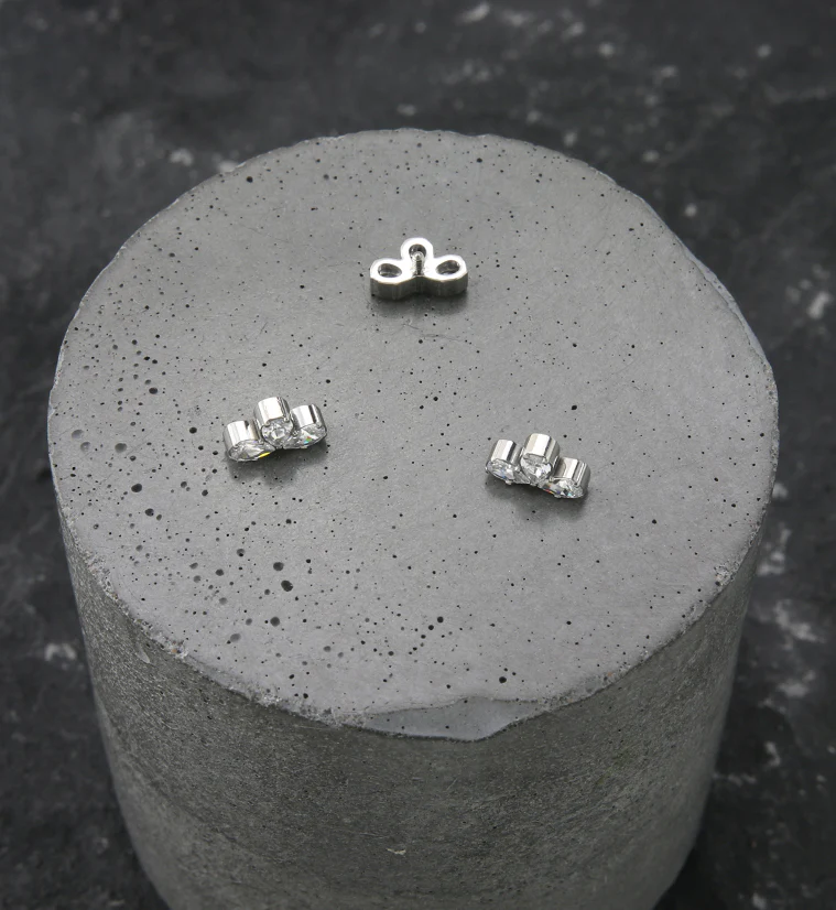 Triple Petal Clear CZ Internally Threaded Titanium Top - Image 2