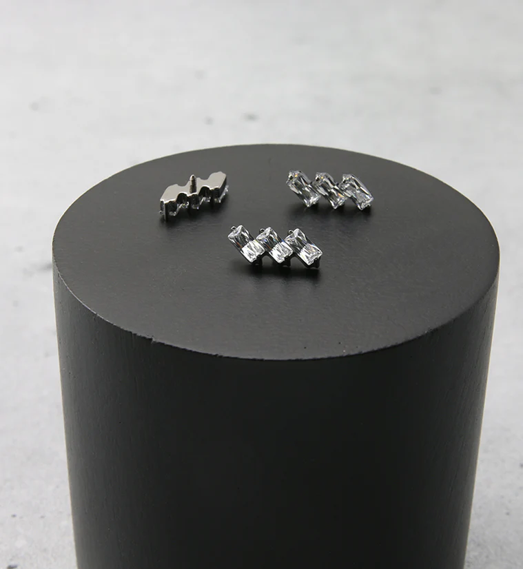 Triple Slant CZ Internally Threaded Titanium Top - Image 2