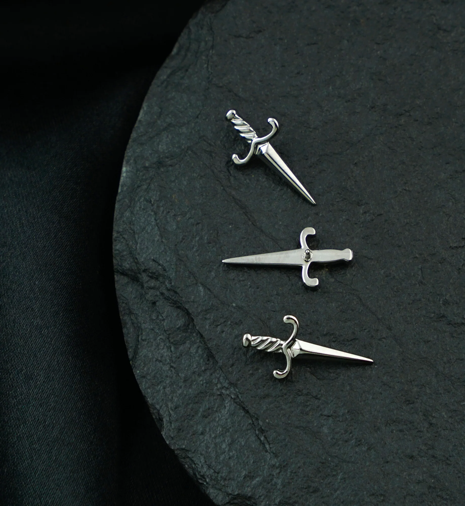Twisted Handle Dagger Titanium Internally Threaded Top - Image 2
