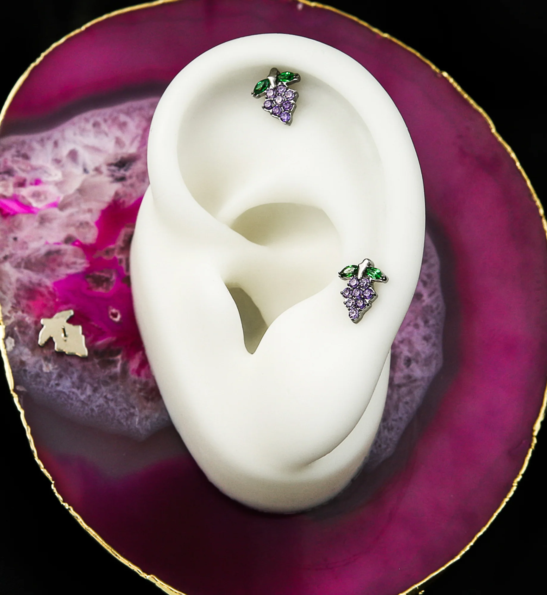 Valiant Grape Amethyst CZ Titanium Threadless Top - Image 2