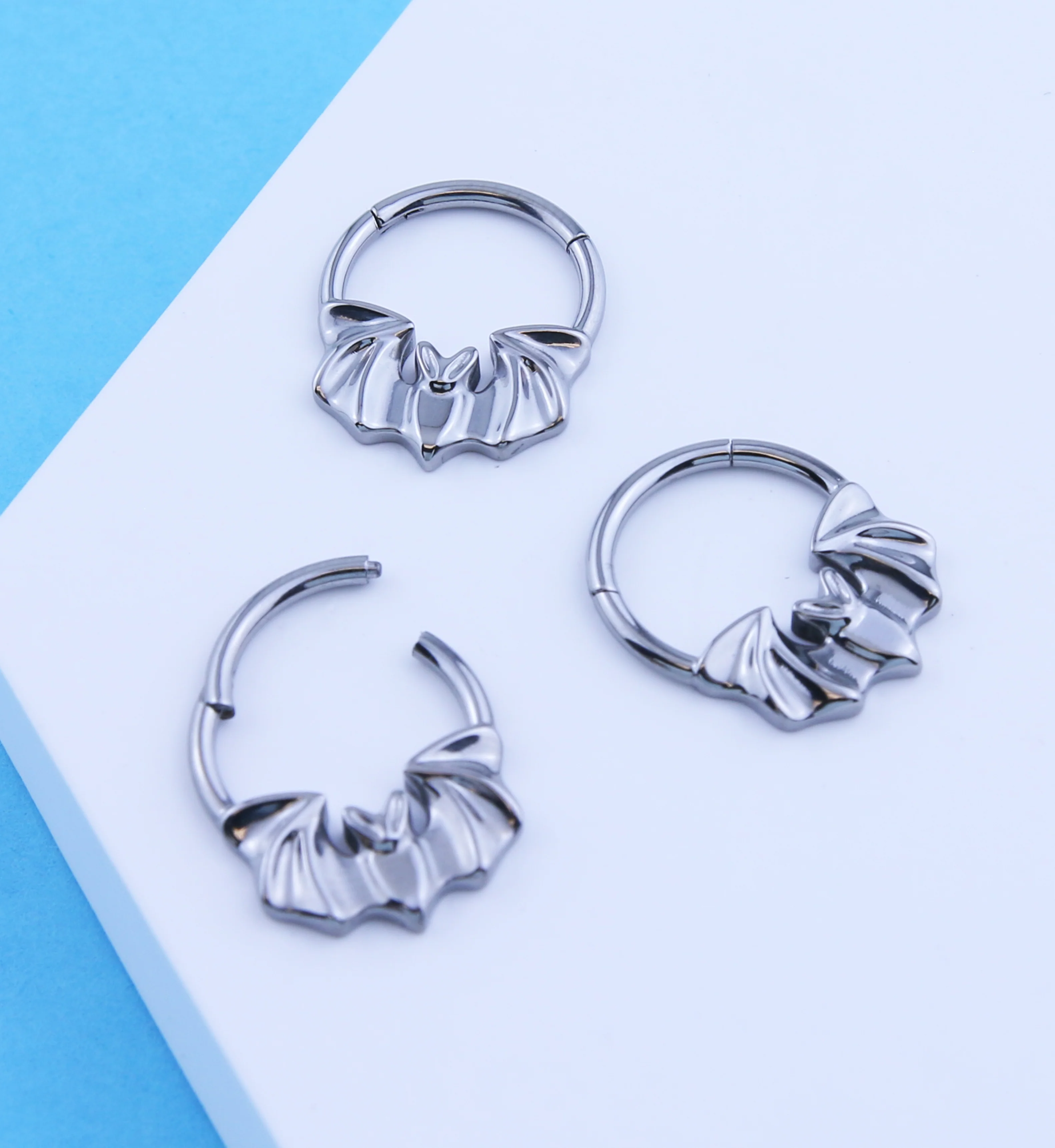 Vampire Bat Titanium Hinged Segment Ring - Image 2