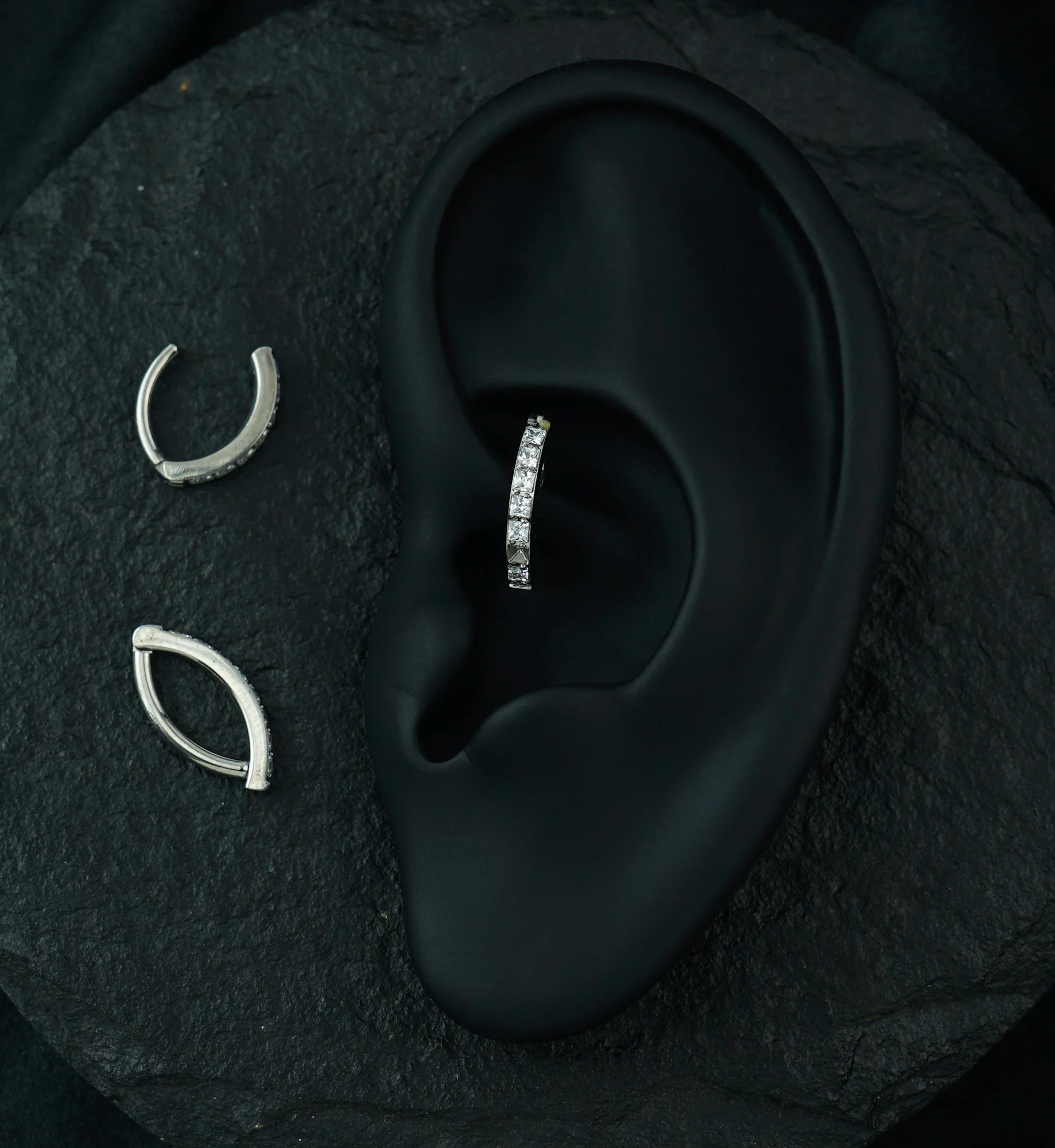 Vertical Clear CZ Titanium Hinged Segment Ring - Image 2