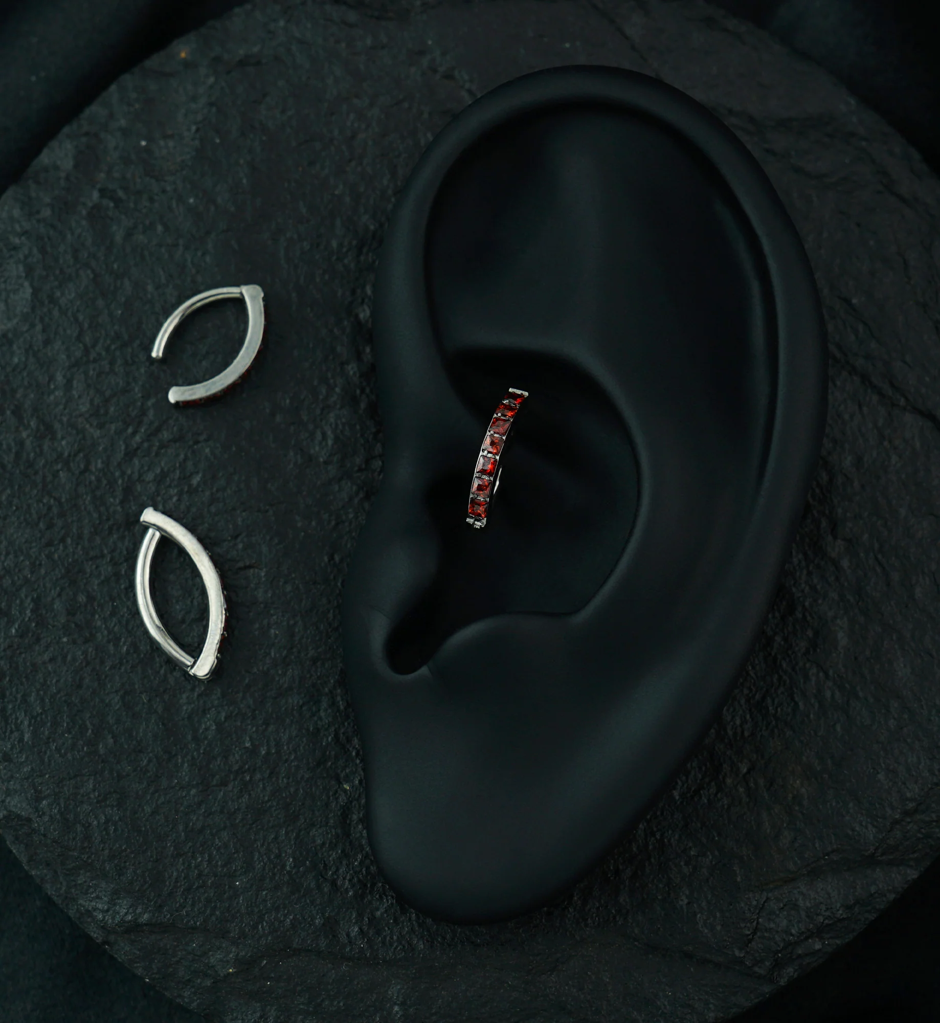 Vertical Red CZ Titanium Hinged Segment Ring - Image 2