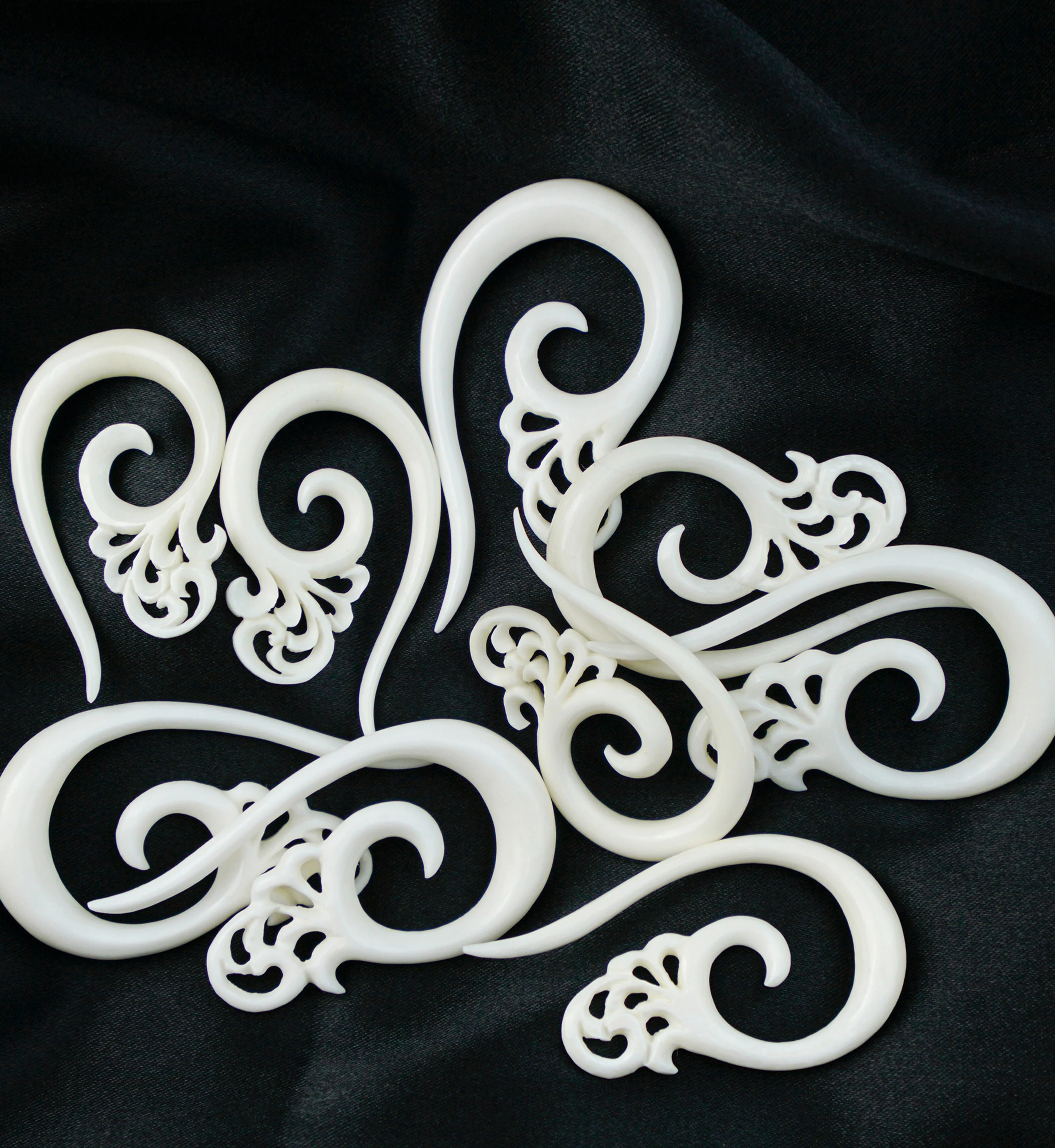 White Plexus Tail Spiral Bone Hangers - Image 3