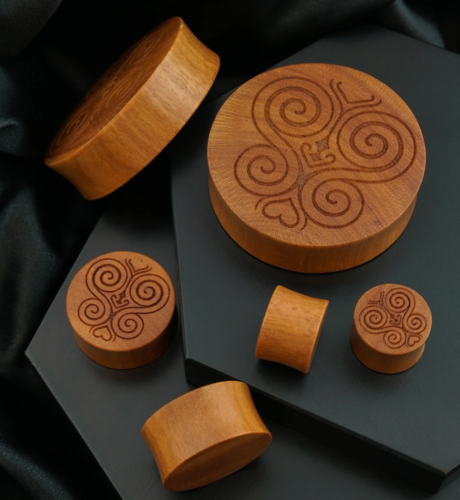 Wooden Saba Carved Heart Plugs - Image 2